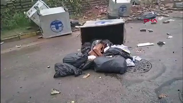 İstanbul'da okulun istinat duvarı çöktü; otomobil pert oldu!
