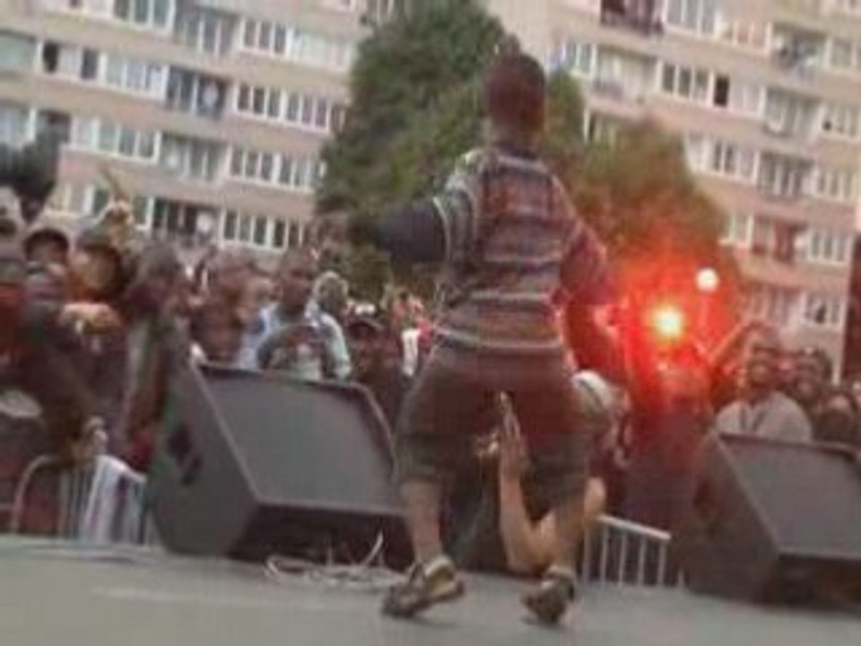 Ce week-end, luc besson sème la fête en banlieue