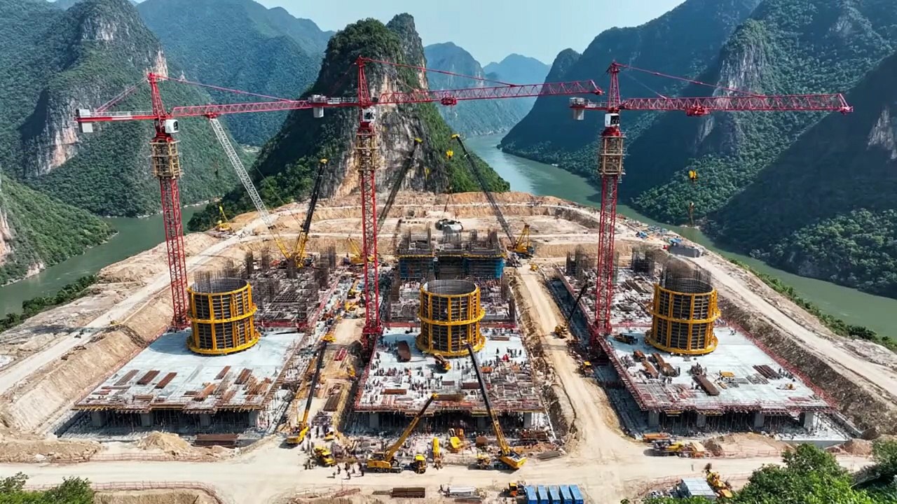 AI View How Cargo Ships Climb Mountains in China