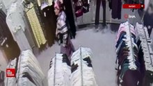 Hatayda alışveriş merkezinde çocuğunun yanında hırsızlık yaptı