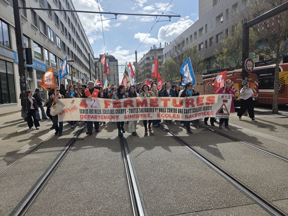 42 fermetures de classes en Sarthe : les professeurs fortement mobilisés !