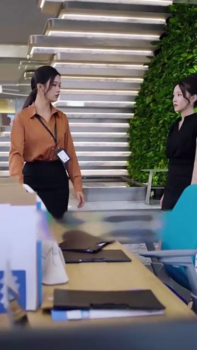 The Girl Was Harassed By Bad Guys, The Ceo Shows Up And Protects His Wife, Throw Them Out