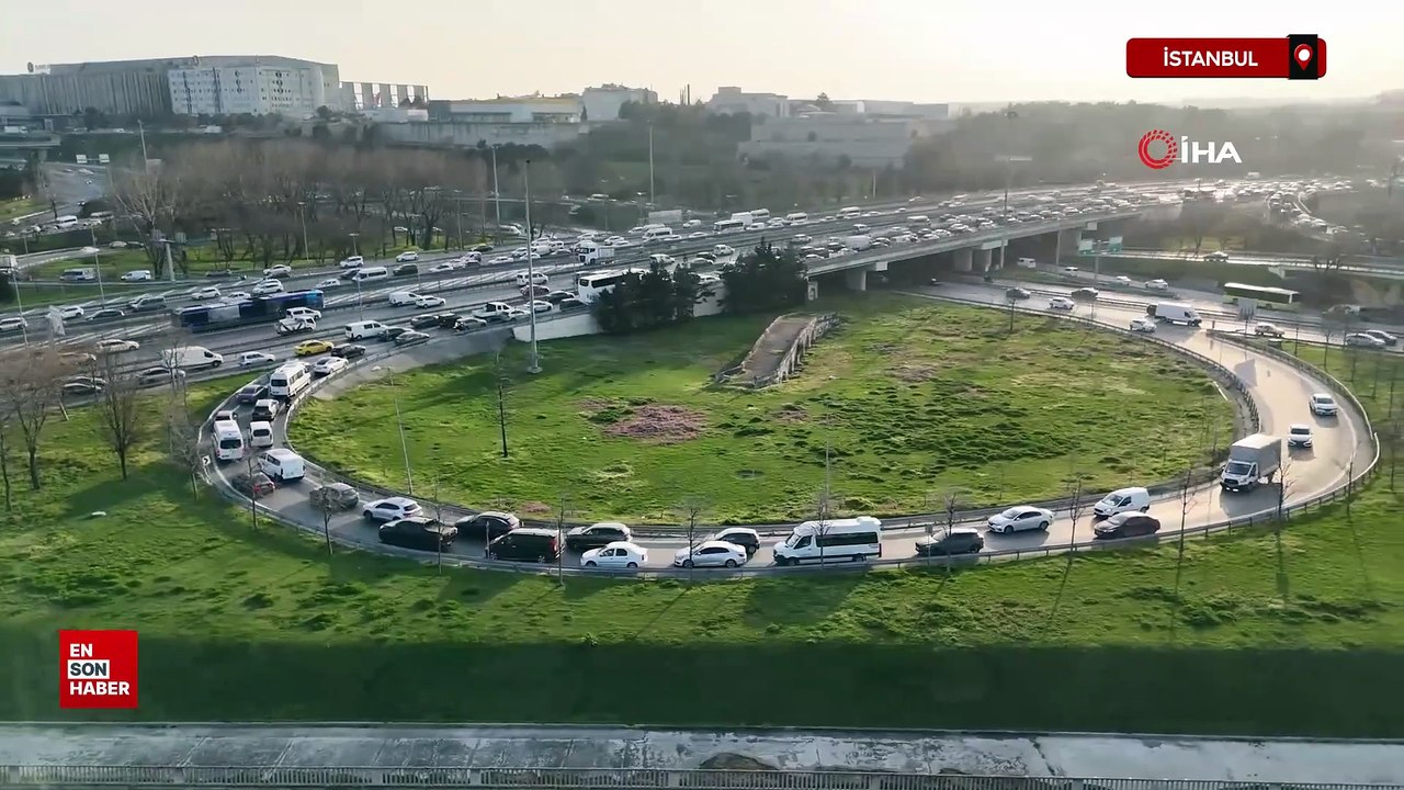 İstanbul Bahçelievler Çobançeşme Kavşağı’ndaki trafiğe vatandaşlardan tepki