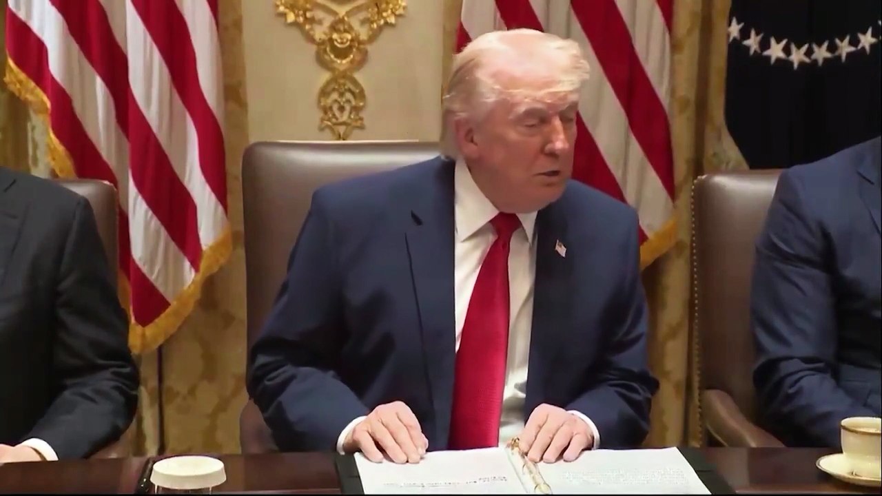 Trump asegura que Irán dejará pasar "20 grandes petroleros" por el estrecho de Ormuz