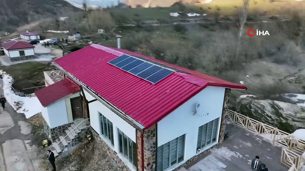 Gelinlik giymiş gibi: Sivas Dipsizgöl Şelalesi çalışmalarında sona gelindi