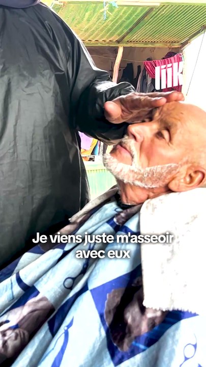 “C’est moi qui suis beau” : le coiffeur star de l’Atlas 😏