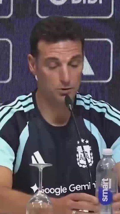 Scaloni corta de golpe la rueda de prensa porque no puede aguantar las lágrimas