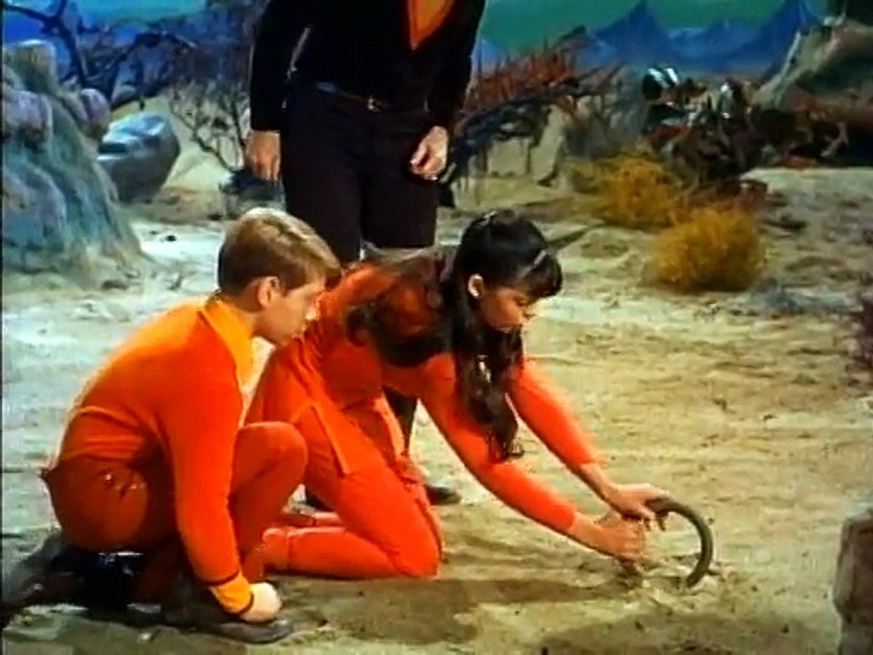 Lost in Space (1965) S2E23 - Treasures Of The Lost Planet