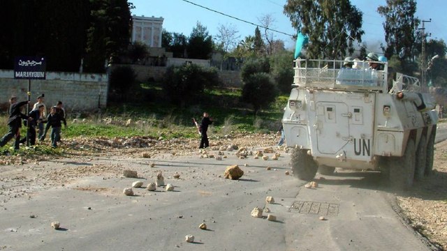 Robles muestra preocupación dos 'cascos azules' muertos en Líbano en ataques al convoy