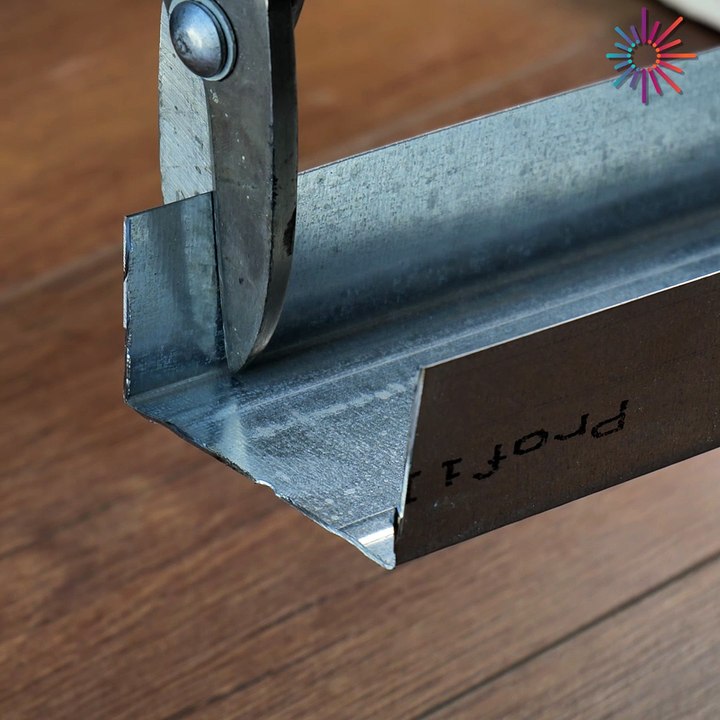 Keep pipes in place with this simple hack! 🛠️