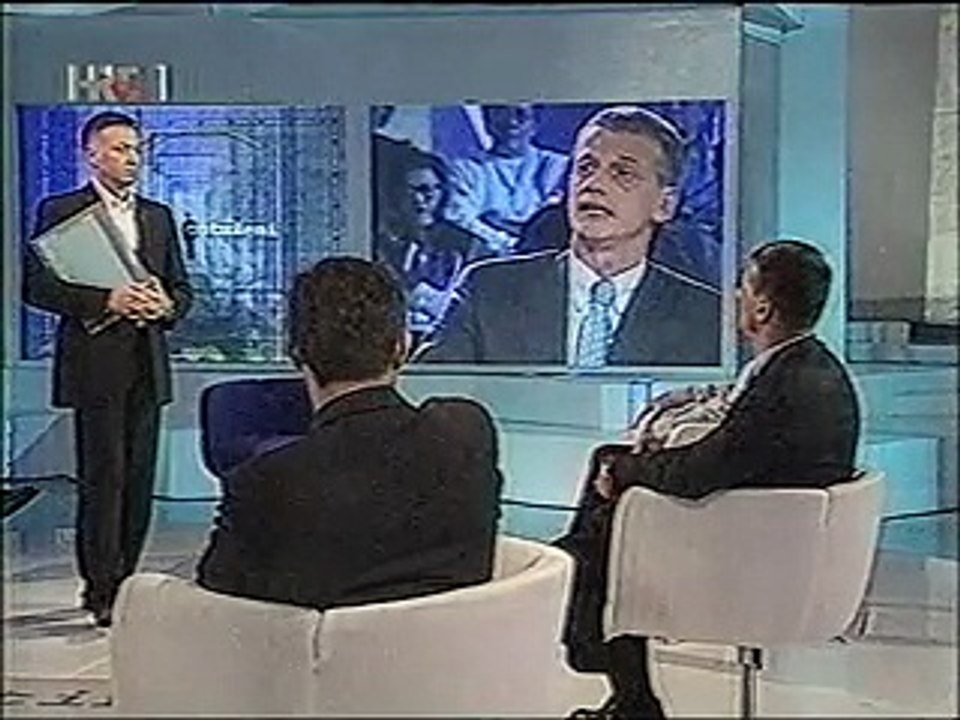 Latinica - "Trebaju li mediji objavljivati imena osumnjičenih osoba?" 2002.