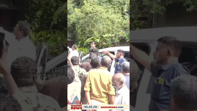 റോഡിൽ അപകടത്തിൽപ്പെട്ട വ്യക്തിക്ക് സഹായവുമായി രാഹുൽ ഗാന്ധിയും കെ.സി വേണുഗോപാലും
