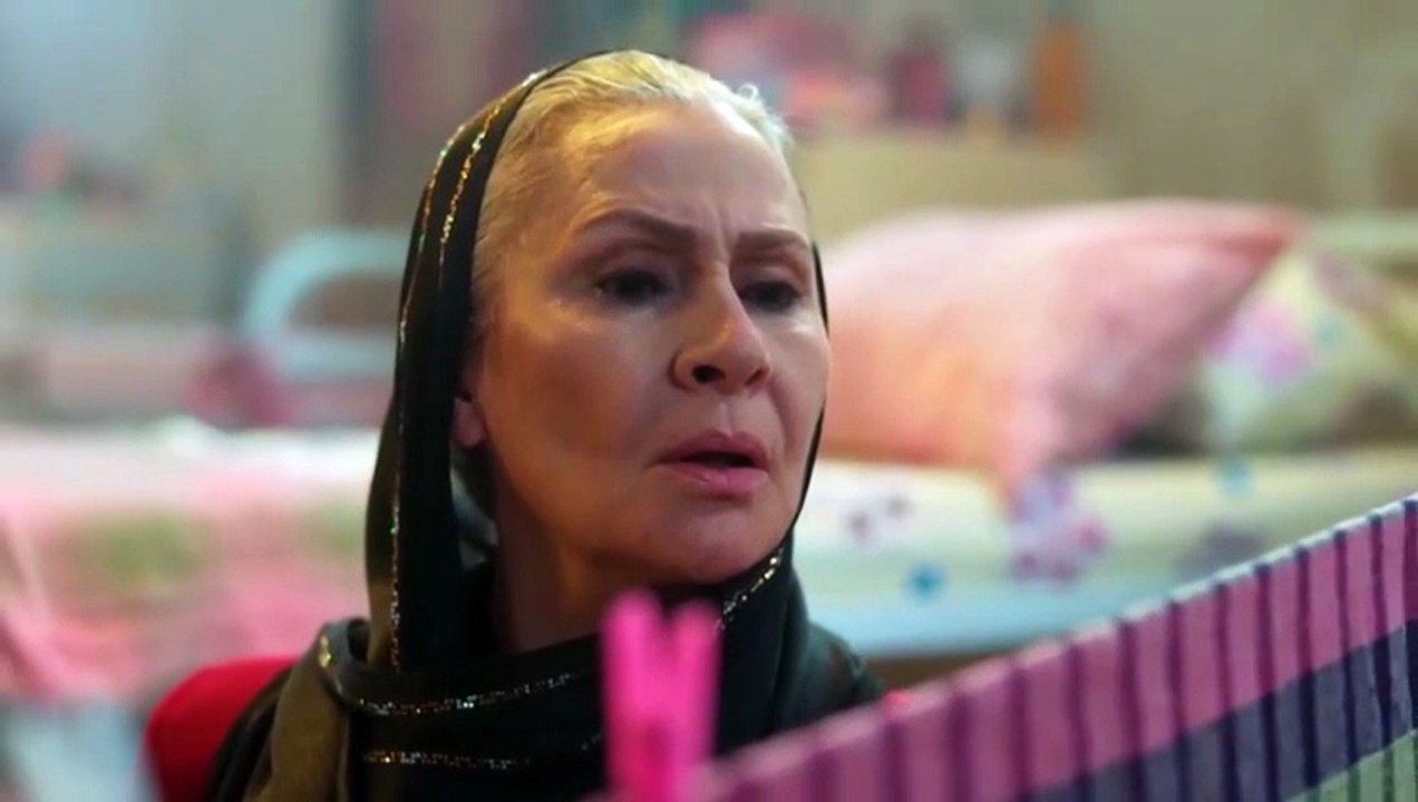 Uzak Sehir - Episode 55 (English Subtitles)