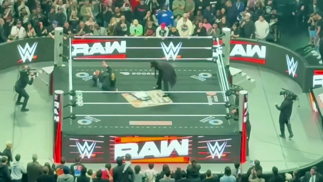 Seth Rollins Attacks Paul Heyman - WWE Raw 3/30/2026