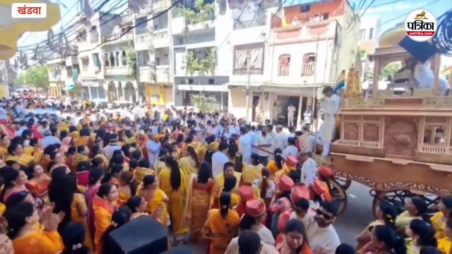 देखे वीडियो : महावीर जयंती... अंहिसा का संदेश देते हुए जैन समाजजनों ने हाथों से खींचा 400 किलो वजनी रथ