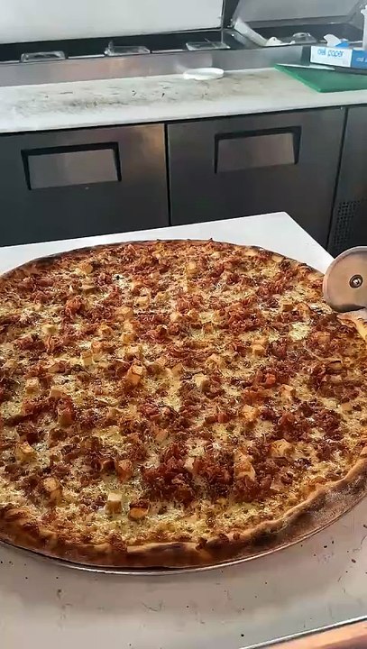 Chicken and bacon pizza 😍
