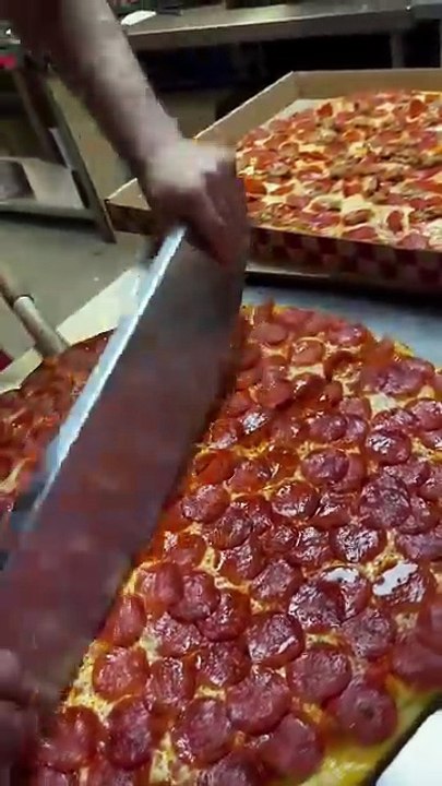 Crispy pepperoni pizza 😮‍💨🍕