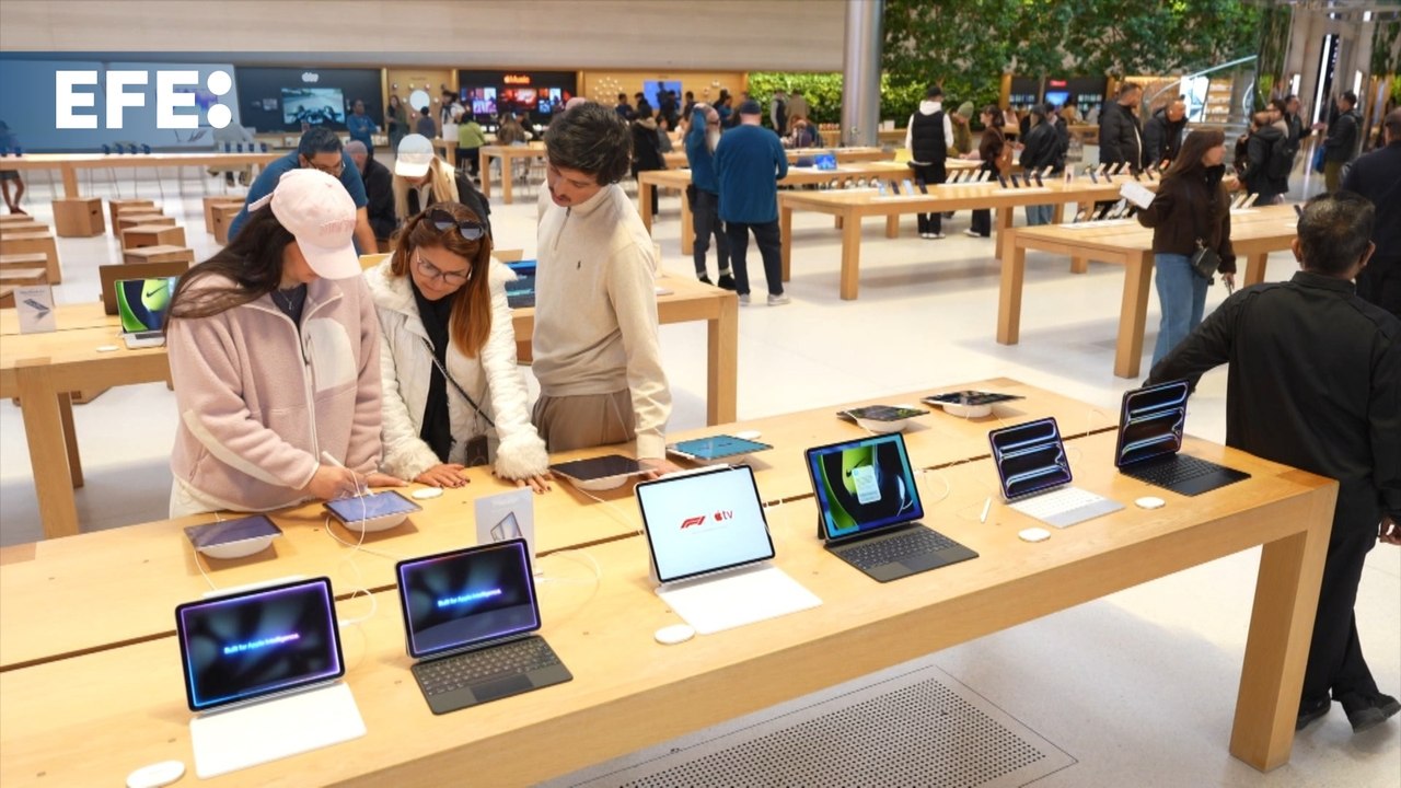 Apple cumple medio siglo: del garaje de Jobs a la carrera de la IA