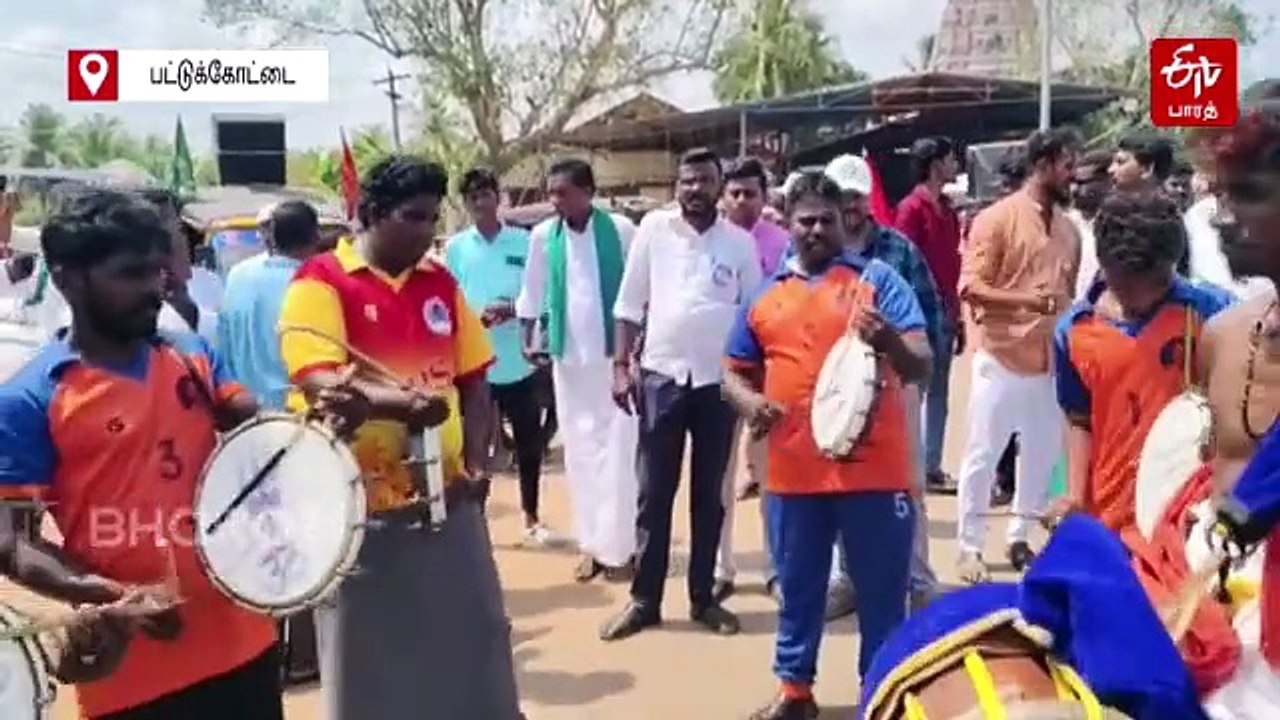 ஏர் கலப்பையுடன் வந்து வேட்பு மனு தாக்கல்