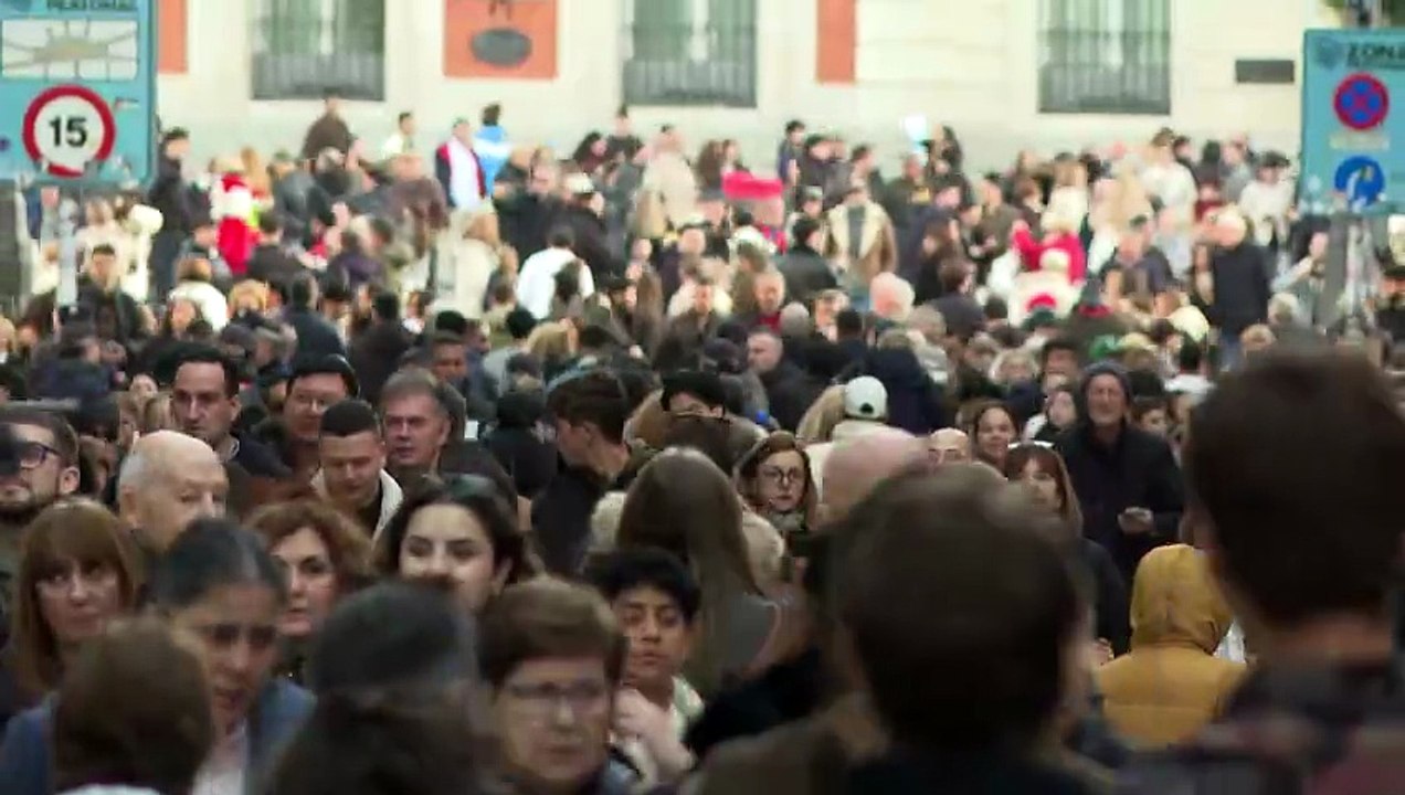 España reduce el déficit público al 2,18% en 20...