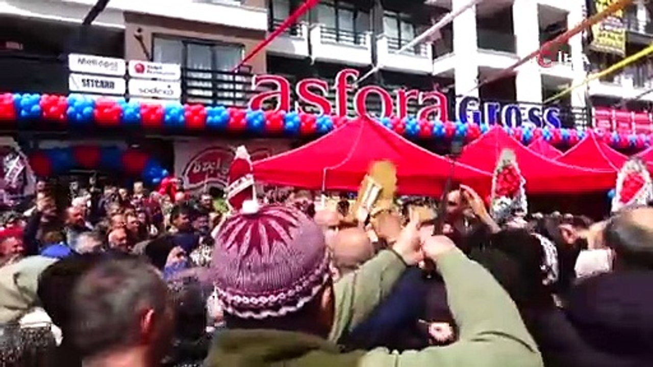 Konya’da ucuz televizyon izdihamında biribirlerini ezdiler