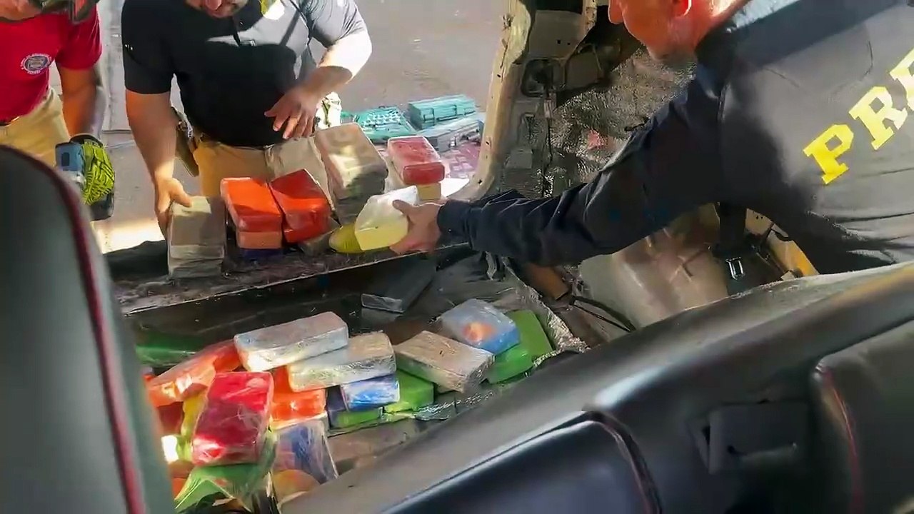 Mãe e filho são presos com 70 kg de drogas após abordagem da PRF em Ubiratã