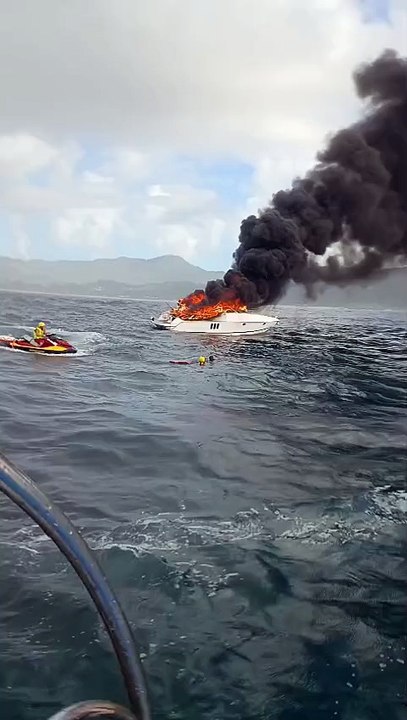 Lancha vira "bola de fogo" durante incêndio em praia paradisíaca de Florianópolis
