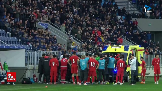 Egemen Korkmaz Hırvatistan maçında fenalaşarak yere yığıldı