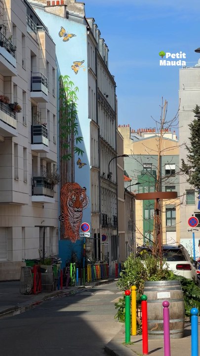 🍇 Cette rue de Paris cache un secret... très gourmand ! ✨🎁 Nos bons plans à retrouver en bio ! ❤️‍🔥👉🏻 Et abonne-toi a Petit Mauda pour plus d’inspiration ! 🌳 ©️ Crédit : @petitmauda