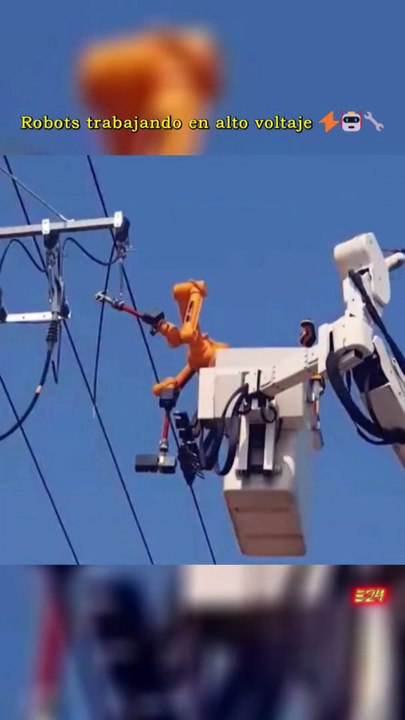 Robots trabajando en alto voltaje ⚡🤖🔧 Robots working on high voltage.