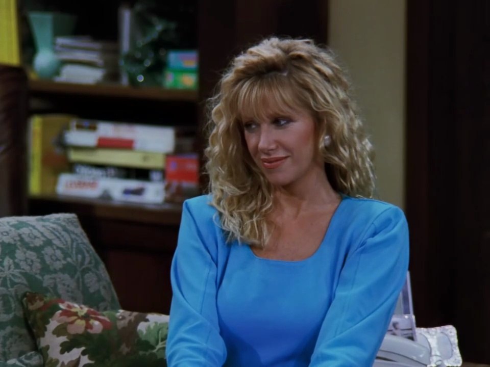 Notre Belle Famille - Carol achète une voiture neuve