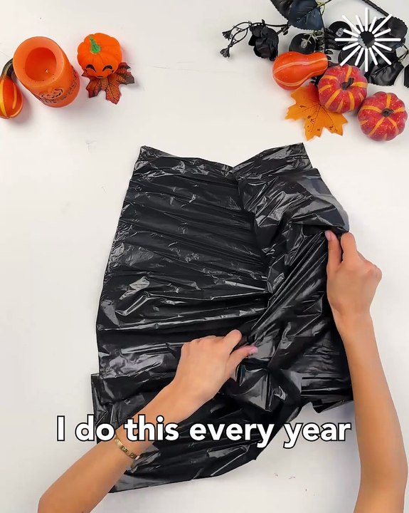 Spider web decor straight out of trash🕸️🕷️