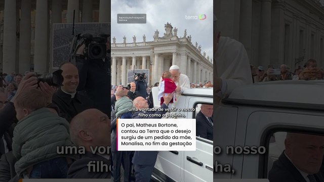 Bebê brasileiro vestido de papa recebe bênção de Leão XIV no Vaticano #shorts