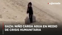 Gaza: niño carga agua en medio de crisis humanitaria