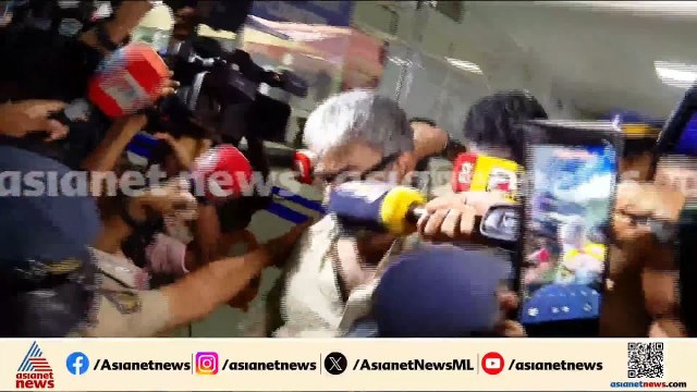 സംവിധായകൻ രഞ്ജിത്തിനെ തൃപ്പൂണിത്തുറ പൊലീസ് ക്യാമ്പിൽ എത്തിച്ചു, അറസ്റ്റ് ഉടൻ രേഖപ്പെടുത്തും