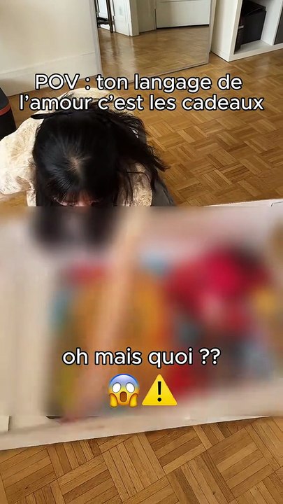 j’offre une carte POKÉMON GÉANTE à ma sœur 😱