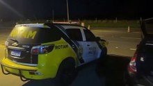 ROTAM apreende maconha em veículo na PR 323 e prende jovem