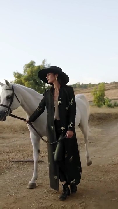 عشر دقائق مع مصممة دار Roqaia Fashion House من الكويت