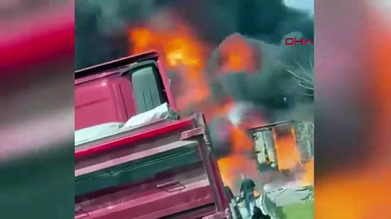 İstanbul- Çatalca'da TIR yangını; Kuzey Marmara Otoyolu trafiğe kapandı- 3 / Ek görüntü