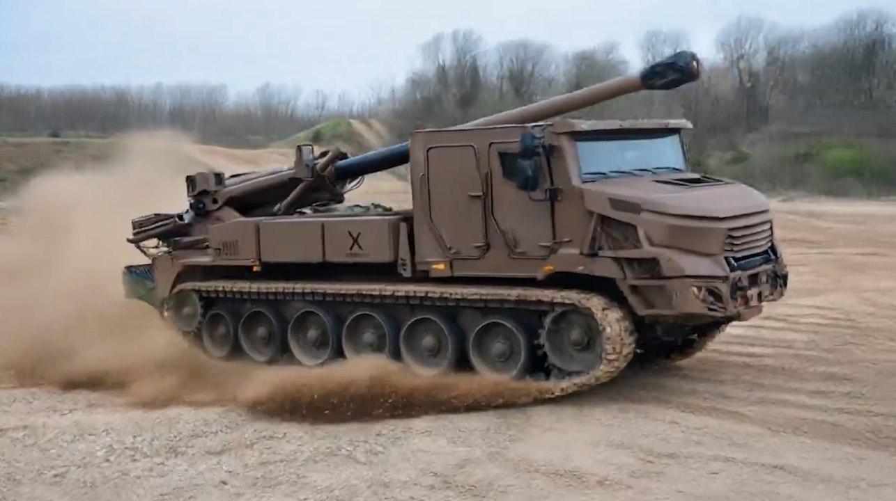 KNDS uses AI for April Fools’ joke featuring the CAESAR jumping over sand dunes