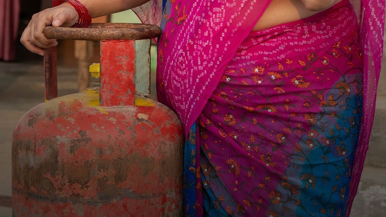 LPG Cylinder Rules: घर में LPG सिलेंडर पर क्या है सरकार का नियम? जानें