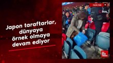 Japon taraftarlar, dünyaya örnek olmaya devam ediyor