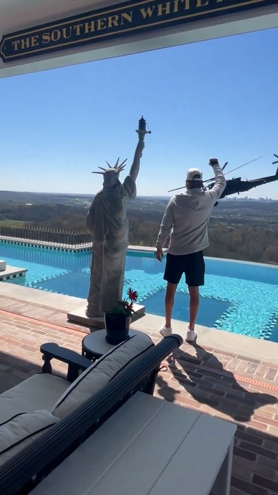 Perdonan a pilotos que sobrevolaron la casa de Kid Rock