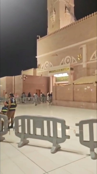 Emotional Naat on Masjid e Nabwi 😢 Roza e Raso...