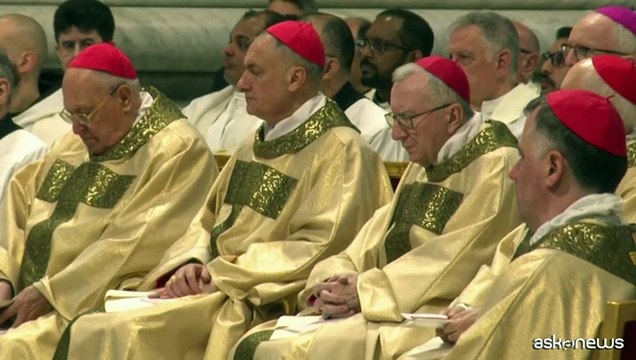Papa Leone XIV celebra la sua prima Messa Crismale a San Pietro