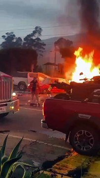 Grave explosión en peaje de Zipaquirá: 19 personas heridas y varios vehículos en llamas