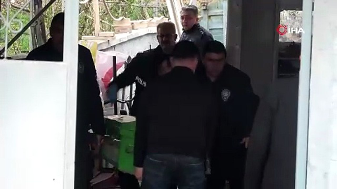 İki kardeş, babalarını bıçak ve baltayla öldürdü