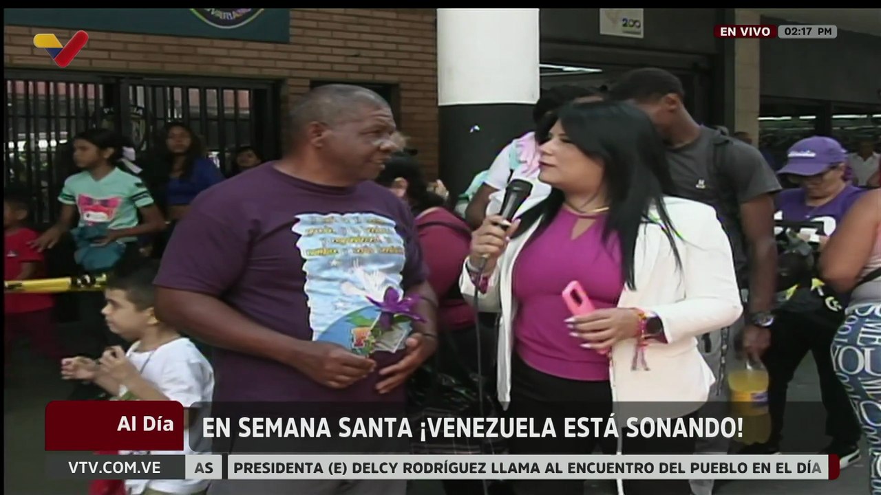 Feligreses rinden honor al Nazareno de San Pablo en los alrededores de la Basílica Santa Teresa