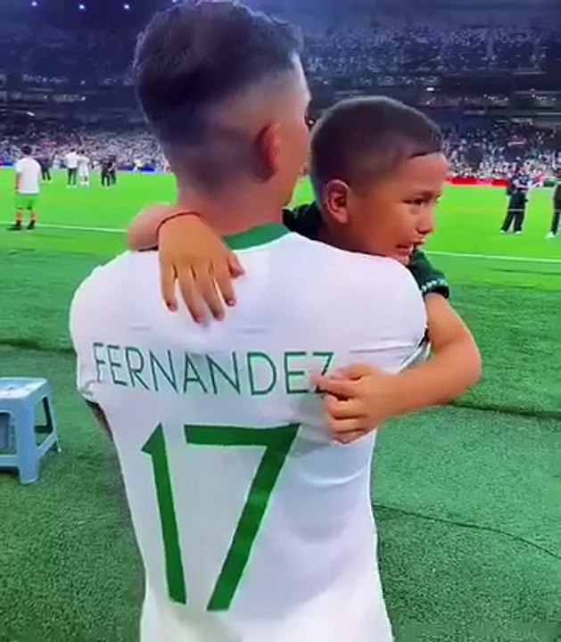 FERNÁNDEZ CONSUELA A SU HIJO