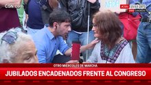 Dos jubiladas se encadenaron en el Congreso